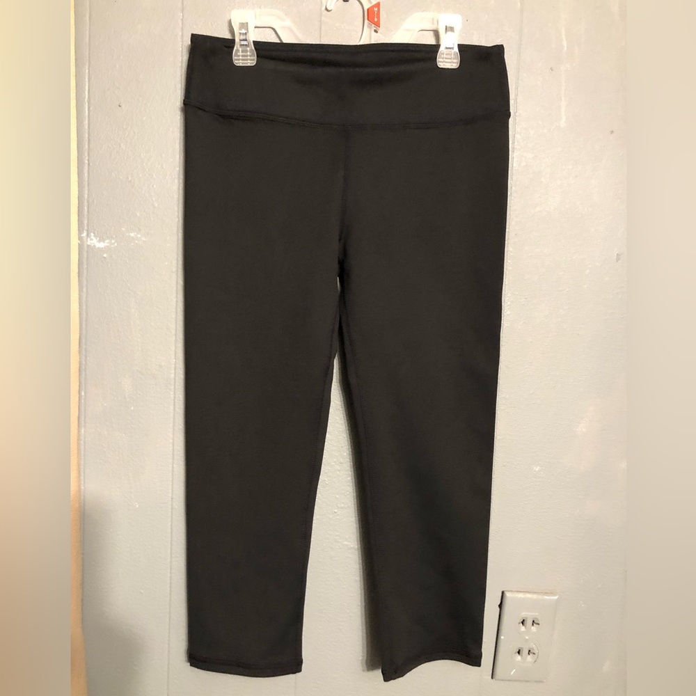 Fabletics black crop leggings